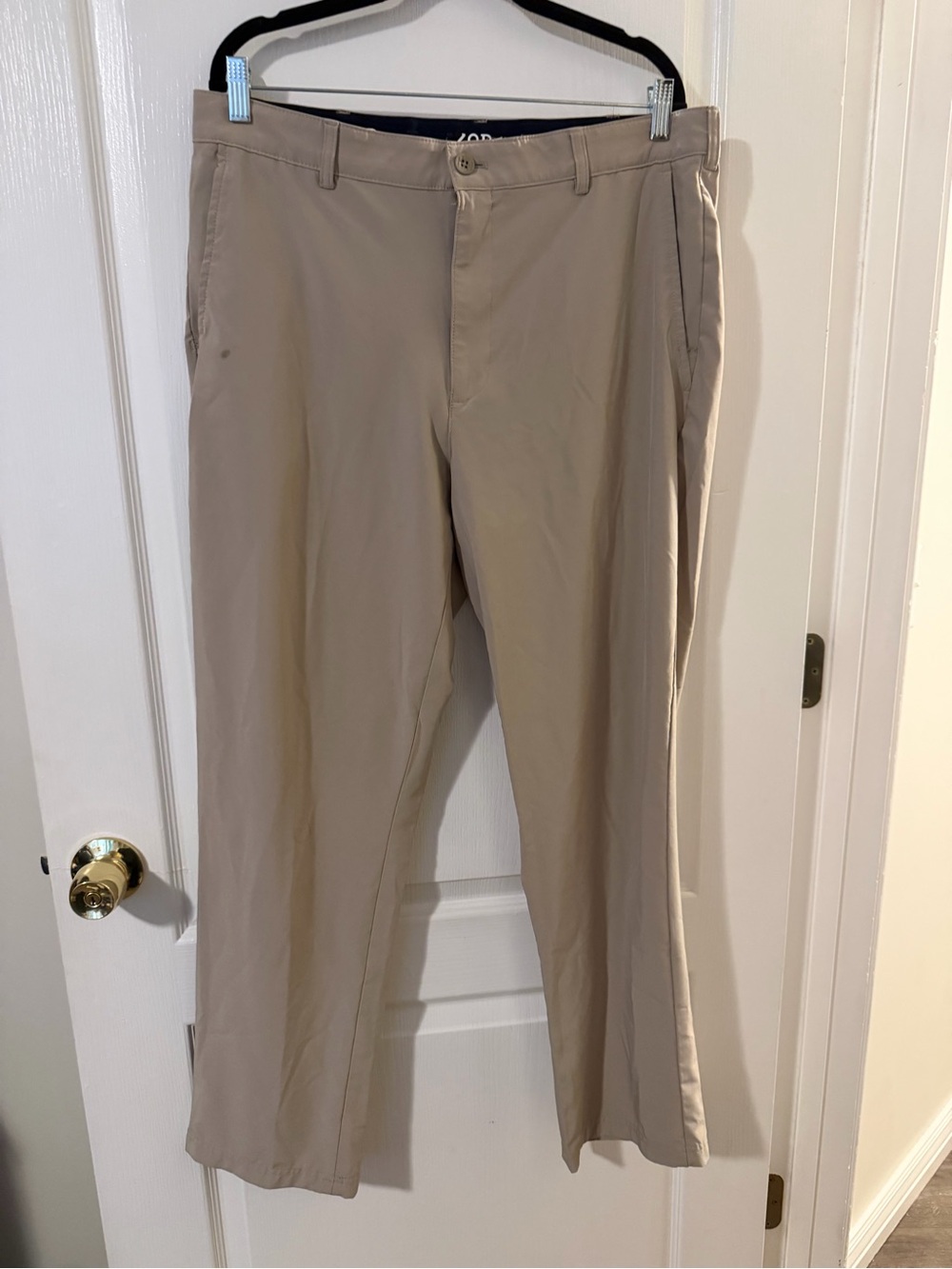 Izod Men's Light Khaki Chinos
